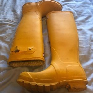 Yellow matte Hunter rain boots